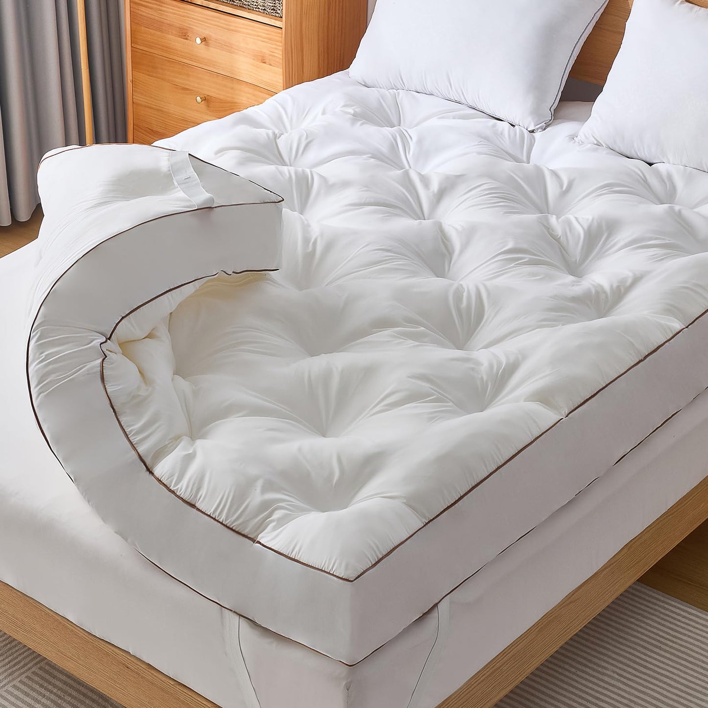 WhatsBedding 4 Inch Bamboo Memory Foam Mattress Topper