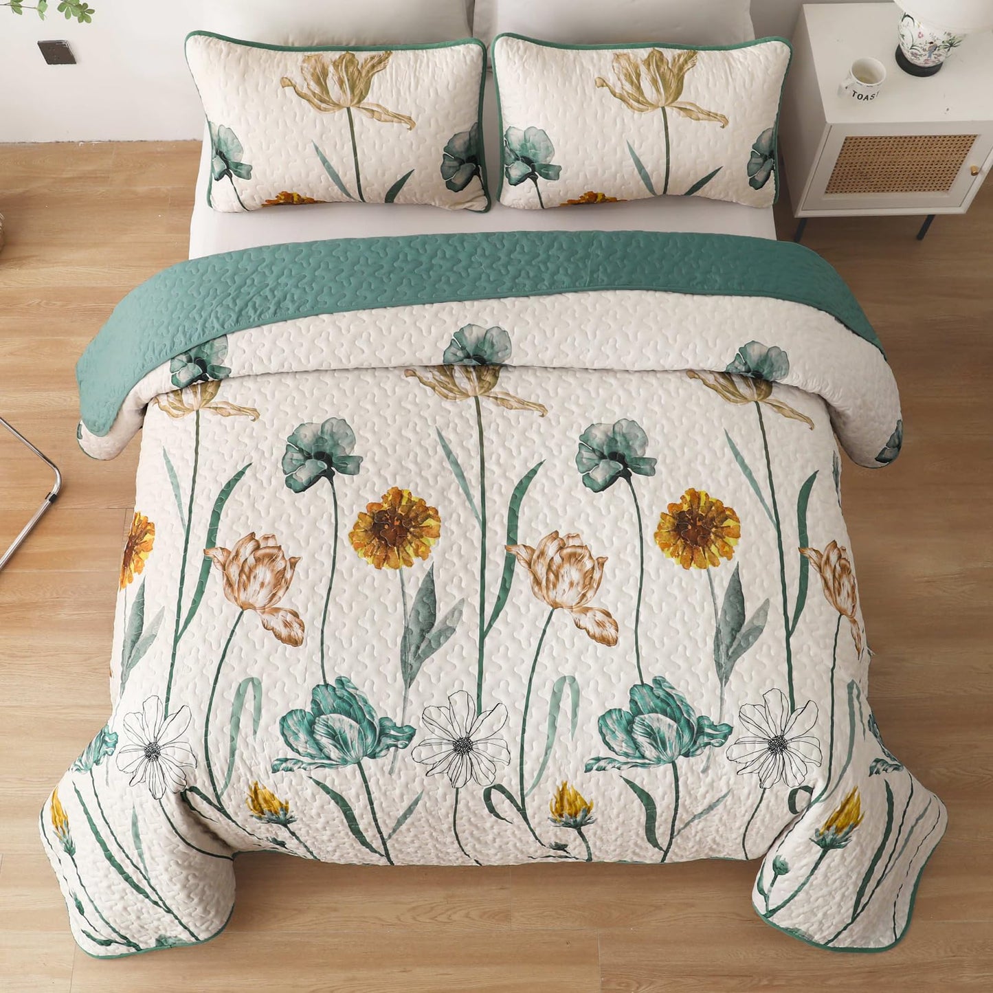 Floral Lightweight Microfiber Quilt Set